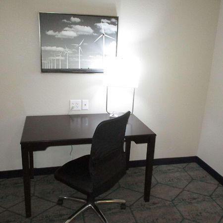 Best Western Plus Mcpherson Bagian luar foto