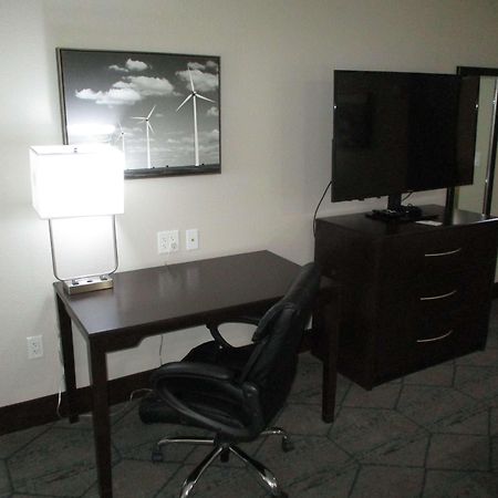 Best Western Plus Mcpherson Bagian luar foto