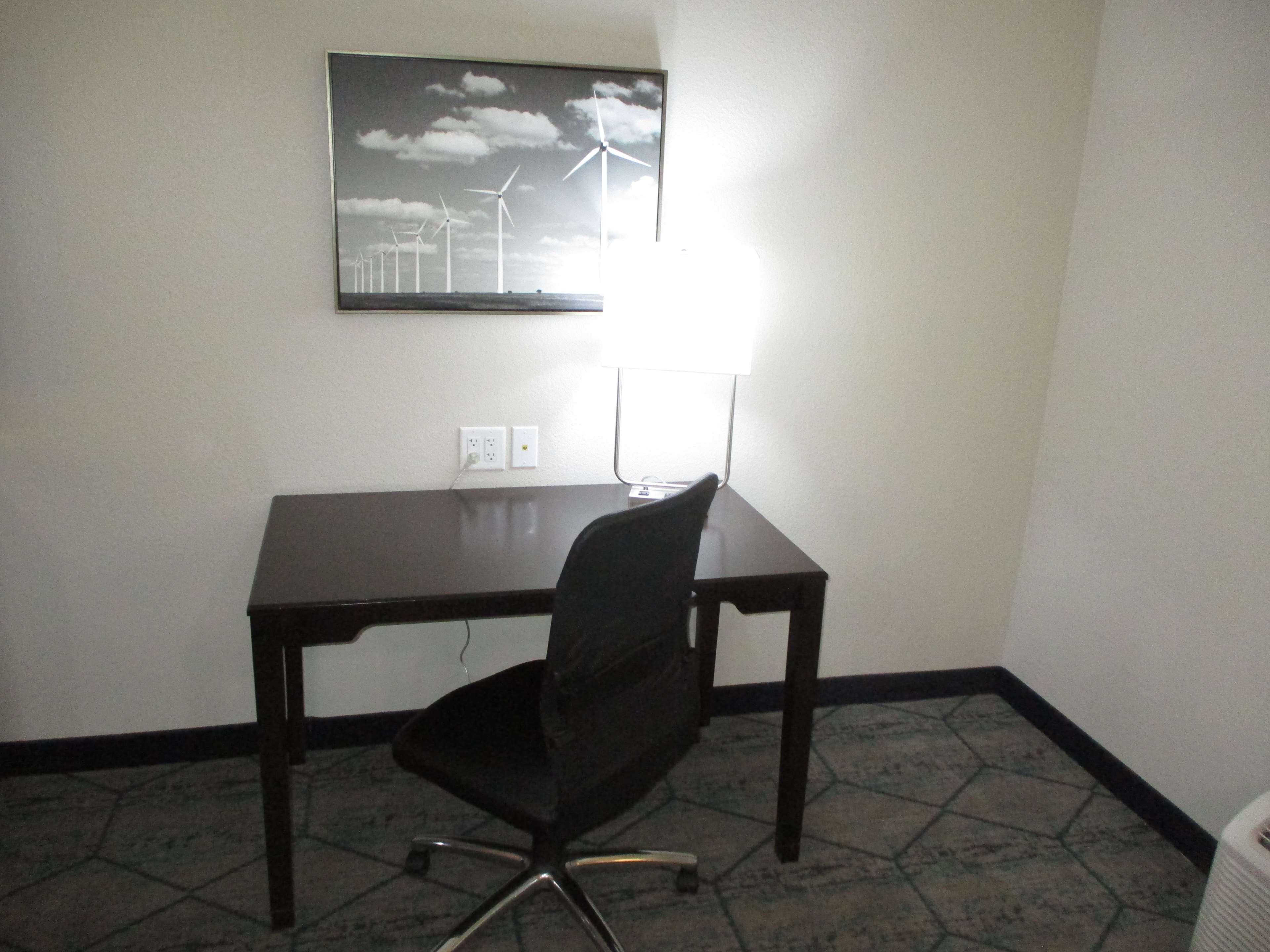 Best Western Plus Mcpherson Bagian luar foto