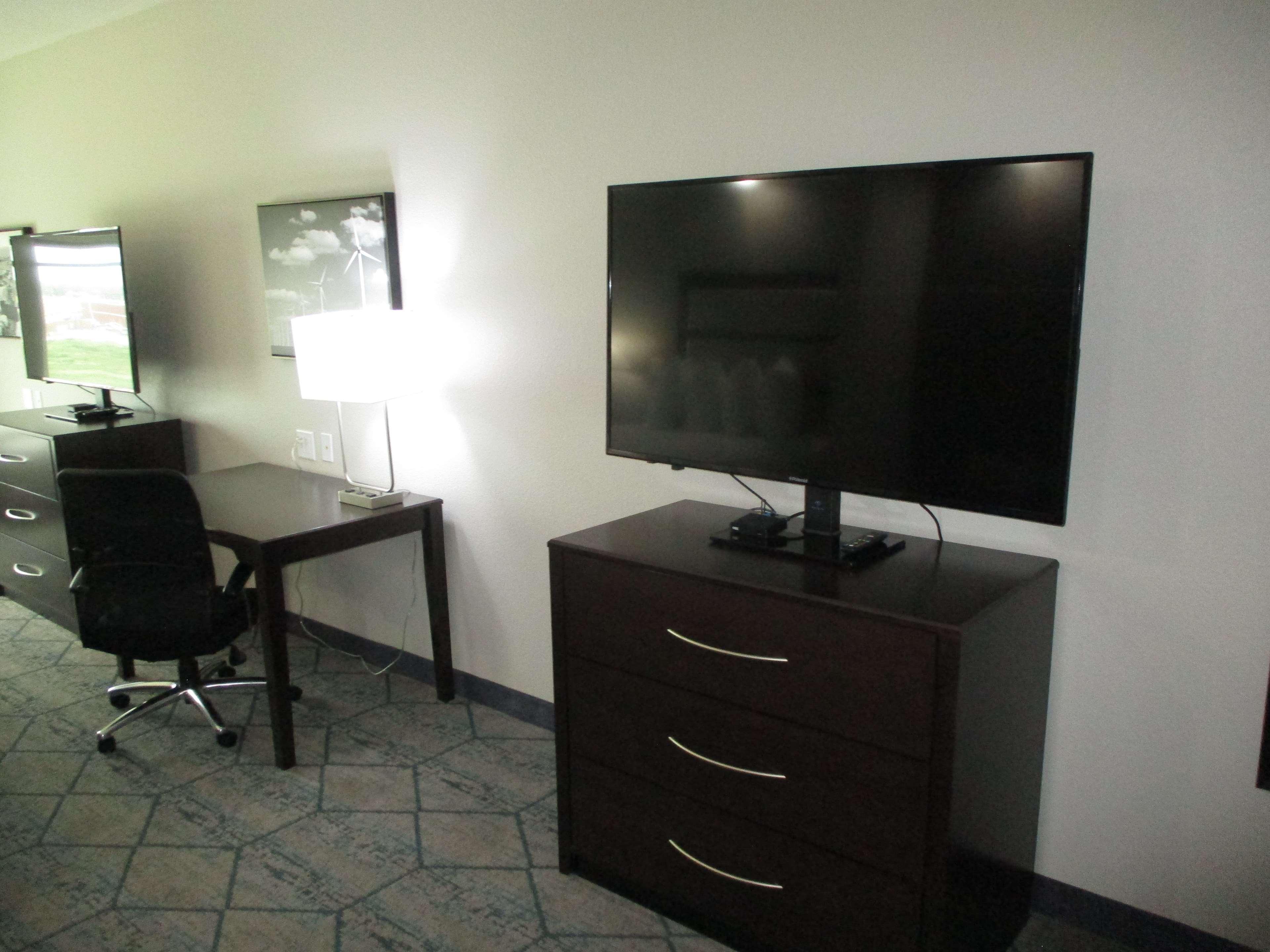 Best Western Plus Mcpherson Bagian luar foto