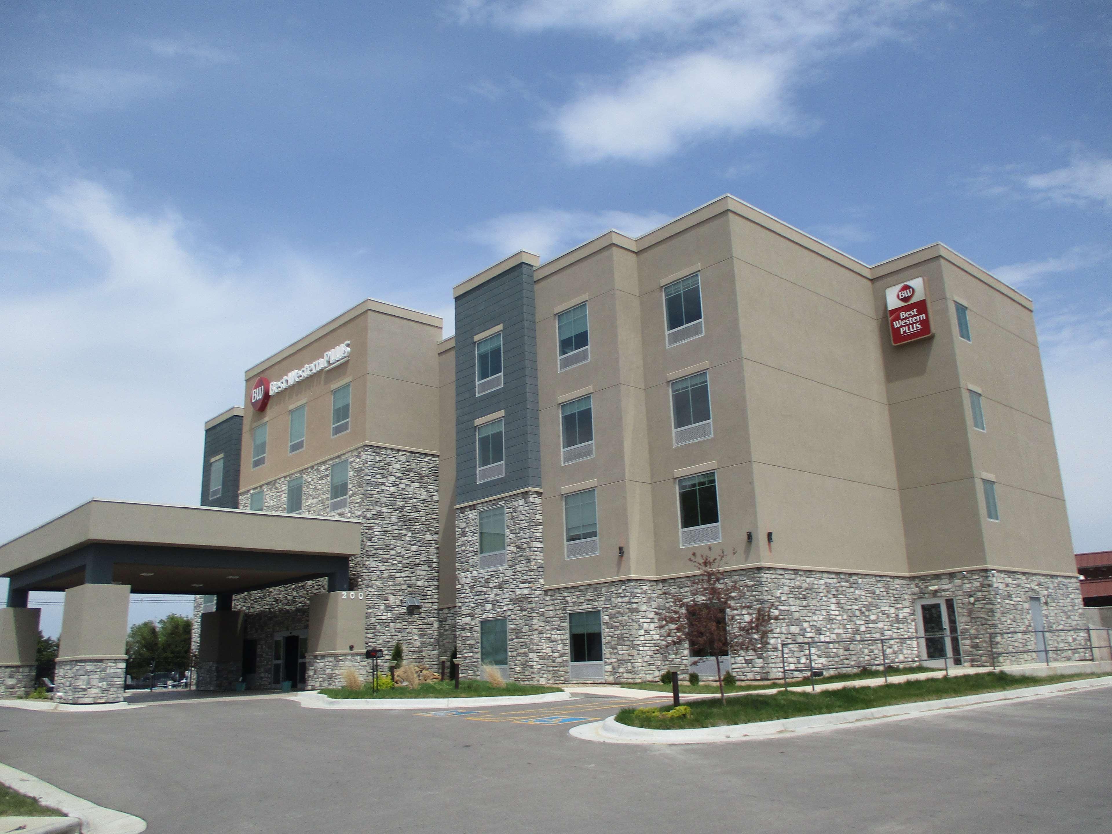 Best Western Plus Mcpherson Bagian luar foto