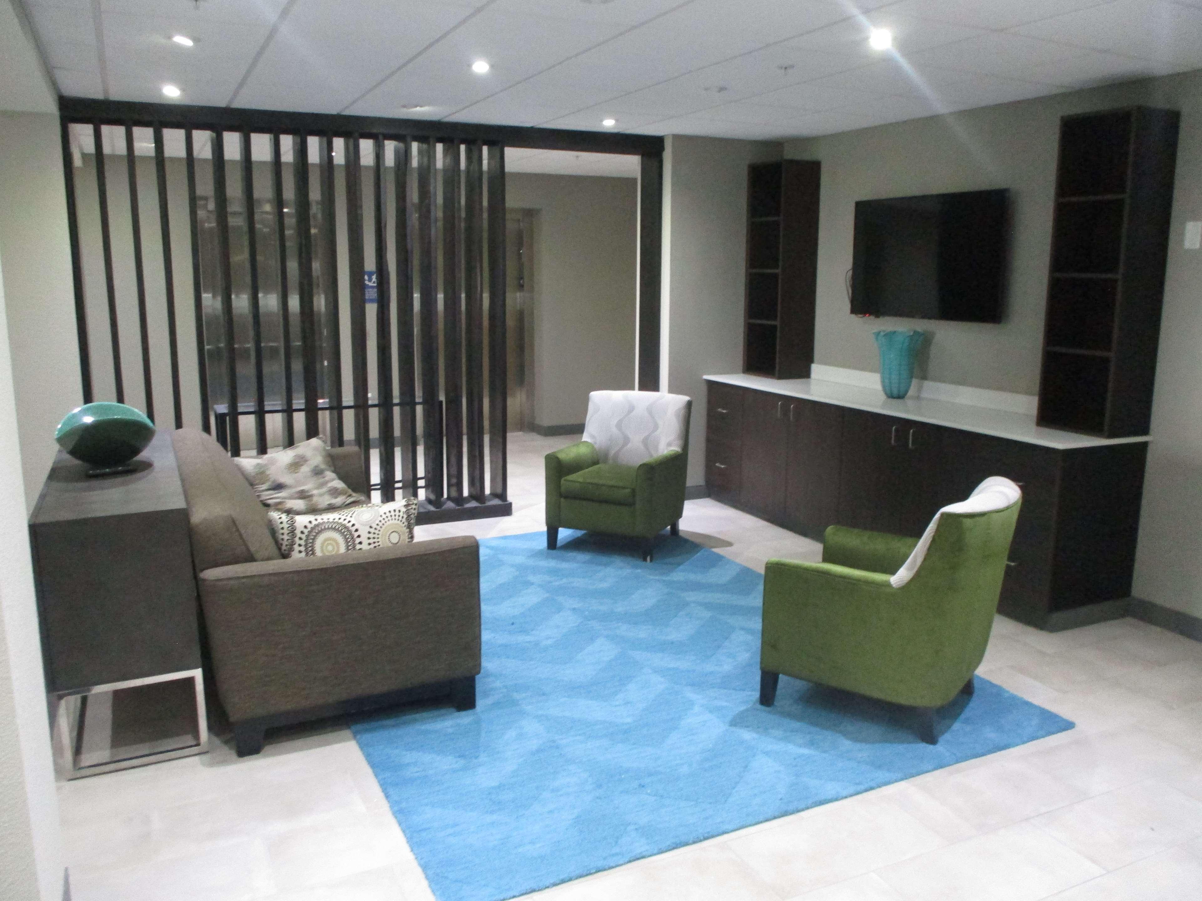 Best Western Plus Mcpherson Bagian luar foto